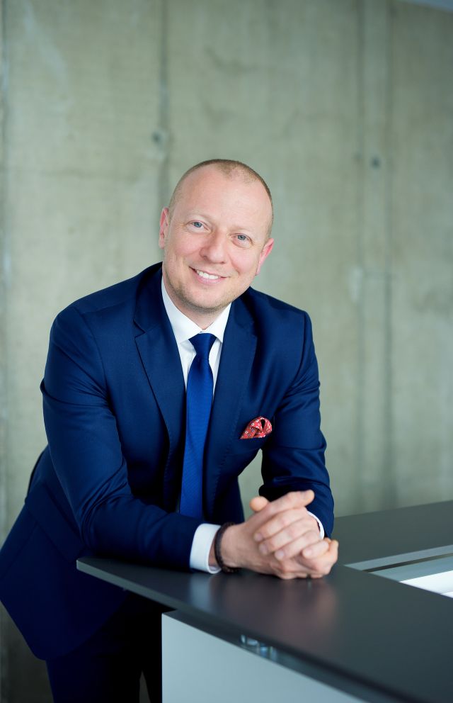 W tym roku, wraz z przejęciem UTi, nasze plany rozwoju obejmują jeszcze ambitniejsze cele w zakresie wzrostu oraz obsługiwanych wolumenów – mówi Arkadiusz Mirek, Prezes Zarządu DSV Air & Sea w Polsce. Arkadiusz Mirek DSV AirSea 2
