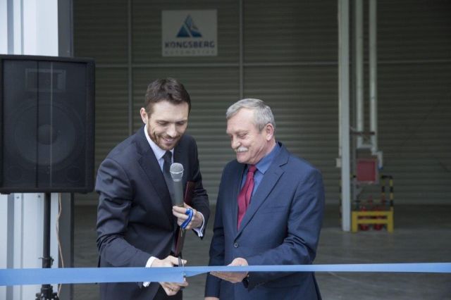 na zdjęciu : Krzysztof Hauk General Manager Kongsberg Automotive Pruszków oraz Jan Starzyński – Prezydent Miasta Pruszków, fot. Kongsberg Automotive Pruszków Norweski holding rozbudowuje fabrykę w Pruszkowie small 2