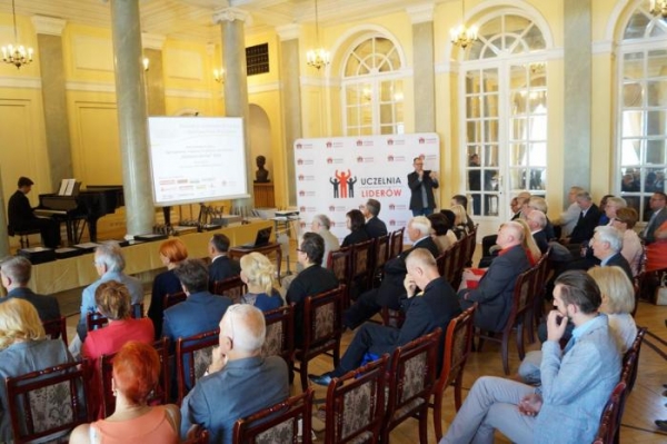 Logistyczna uczelnia wśród liderów