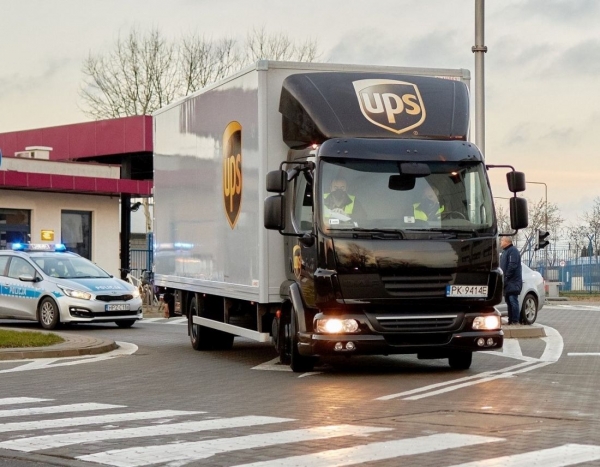 UPS dostarczył kolejne szczepionki na COVID-19