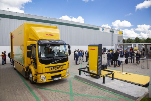 Niskoemisyjne dostawy DHL prosto z parku Prologis