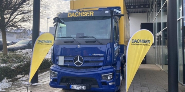 Nowy eActros300 podczas oficjalnego przekazania do DACHSER