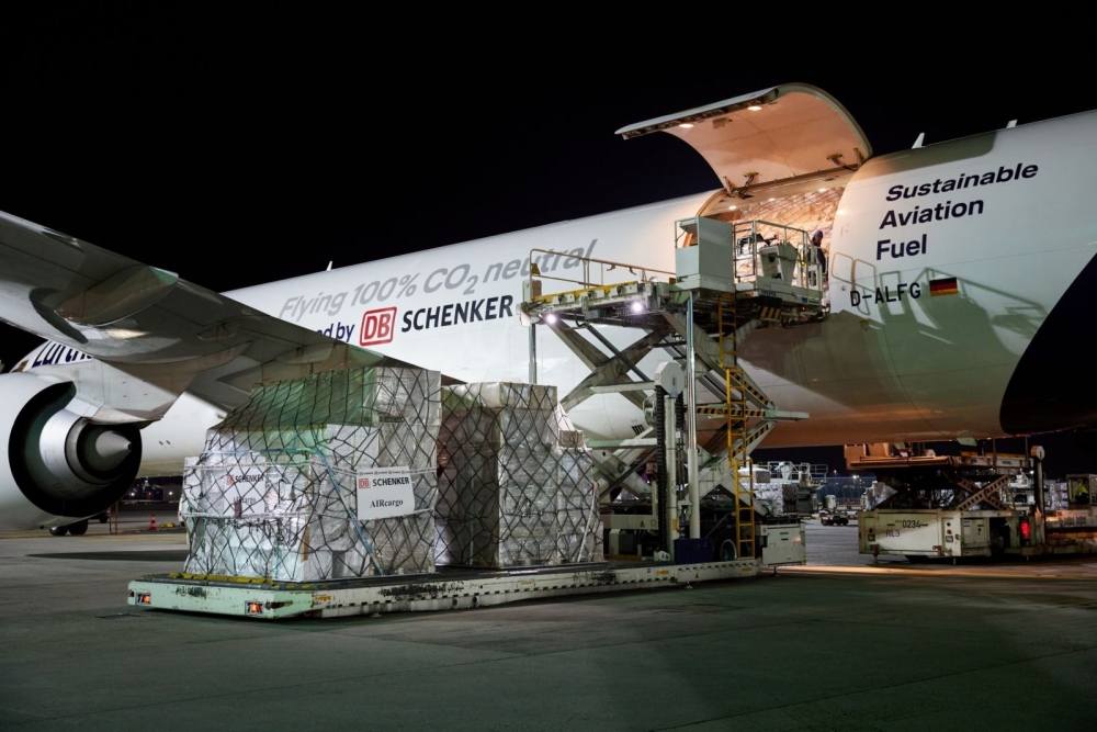 DB Schenker i Lufthansa Cargo kontynuują zeroemisyjne loty